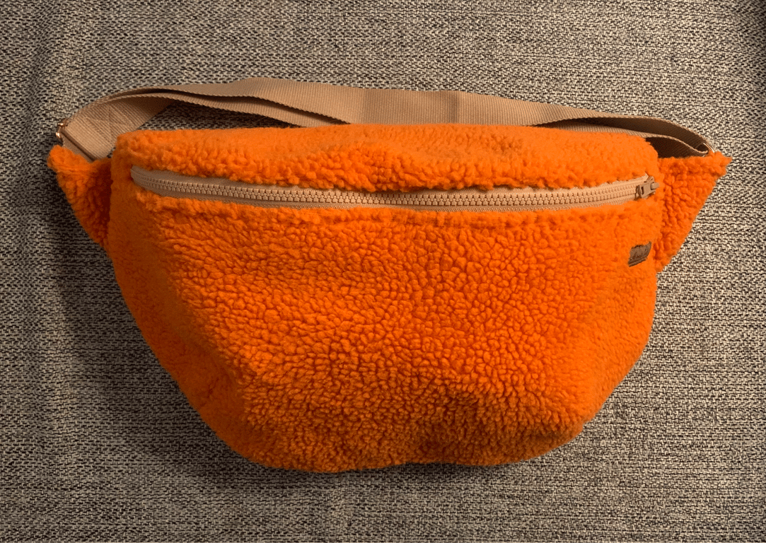 Stor bæltetaske i orange teddy