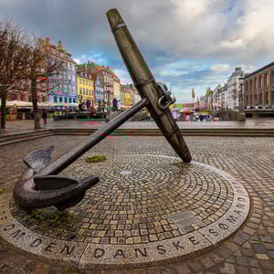 Det ikoniske anker i Nyhavn i København en smuk solrig eftermiddag – produktbillede