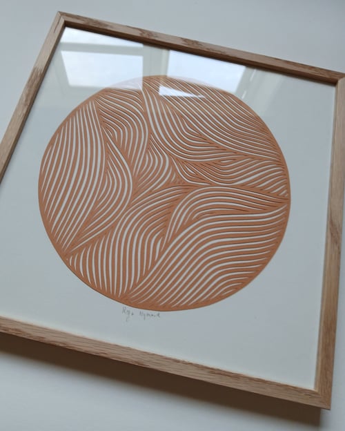 30x30cm papercut, abrikos, indrammet