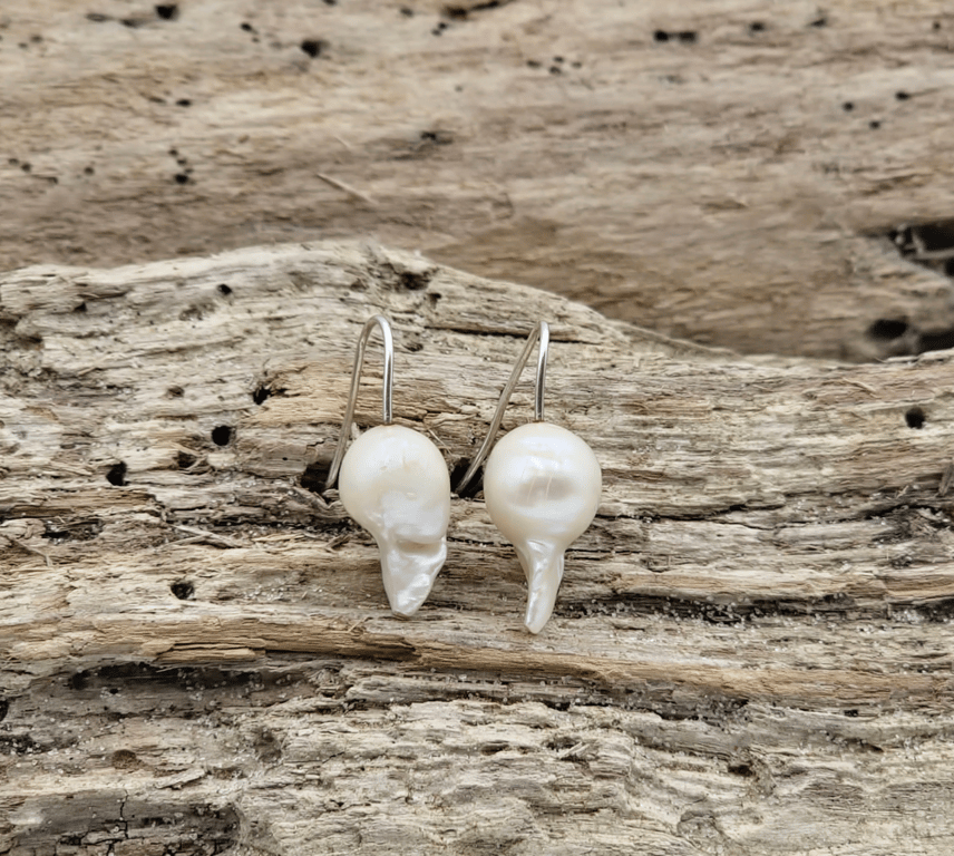 Ørekroge med baroque ferskvandsperler.