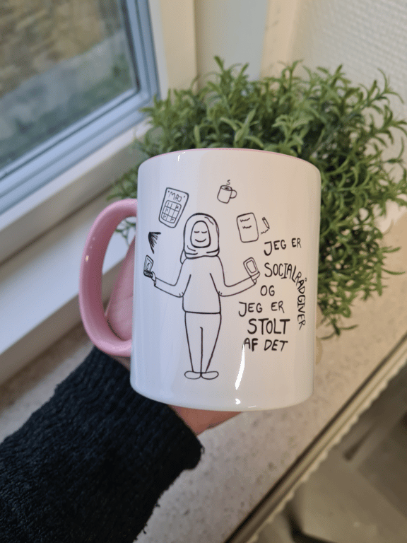 Krus: Jeg er socialrådgiver og jeg er stolt af det (tørklæde) Rosa