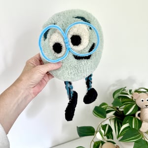 Tuftet vægophæng i uld – Håndlavet til børneværelset  – produktbillede