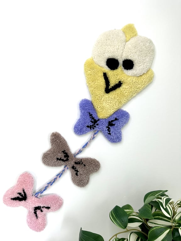 Tuftet drage som vægophæng i 100% uld – Håndlavet til børneværelset 