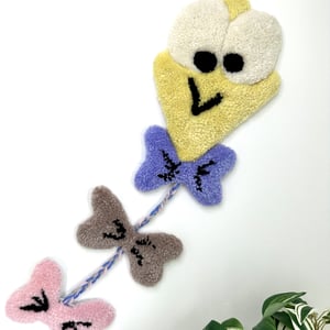 Tuftet drage som vægophæng i 100% uld – Håndlavet til børneværelset  – produktbillede