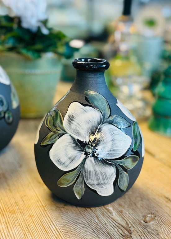 Vase med Hvid blomst 