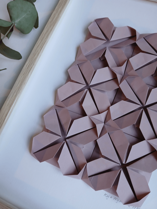 A4 foldet værk, gammelrosa, indrammet