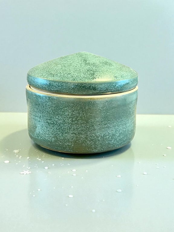 Lille håndlavet krukke – grøn/rosa