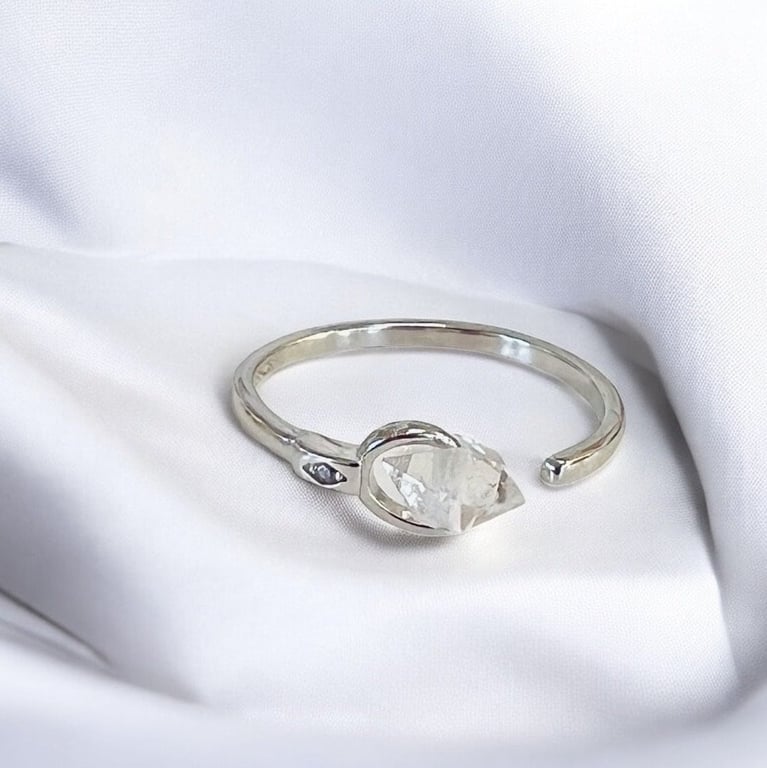 Beyou ring med en Herkimer diamant nr 6