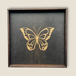 Sommerfugl i røget eg – produktbillede