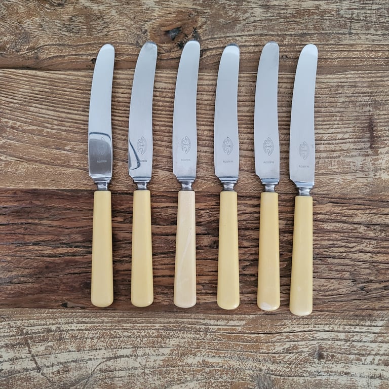 6 stk. Middagsknive fra Jernbolaget Eskilstuna i rustfrit stål og bakelit