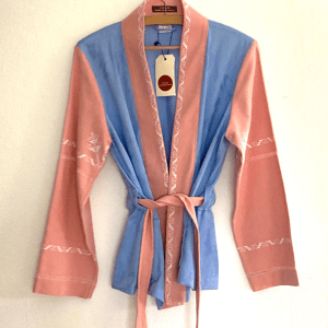 Kimonoinspireret bindebluse – produktbillede