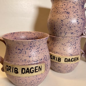 Krus med tekst  -  Grib dagen.  – produktbillede