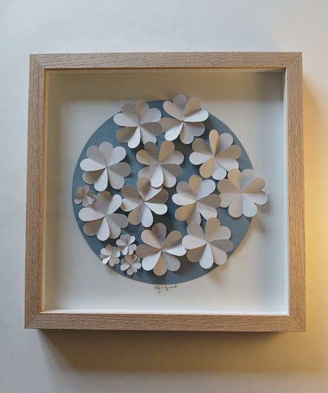 30x30cm 3D papirværk, støvet blå, skygrå, indrammet