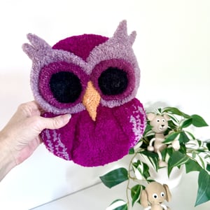 Tuftet ugle som vægophæng i 100% uld – Håndlavet til børneværelset  – produktbillede