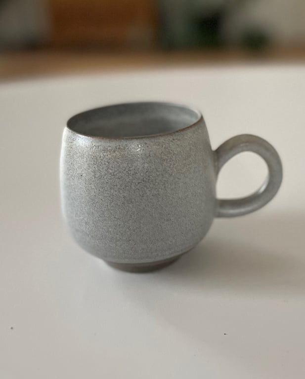 Buttet kop, mørkt ler, skifergrå