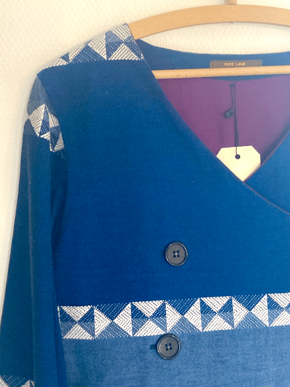 Dobbeltradet jakke i blå billede 2