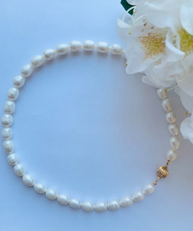 White necklace