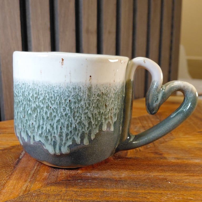 Kop med hjertehank grøn