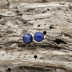Sodalit ørestikker. – produktbillede