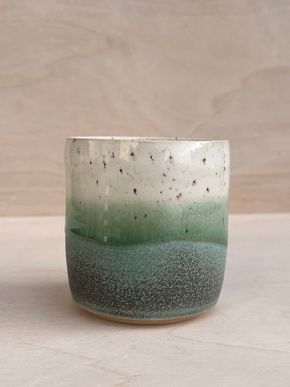 Grøn krus. 310 ml. H: 8,5 cm billede 2