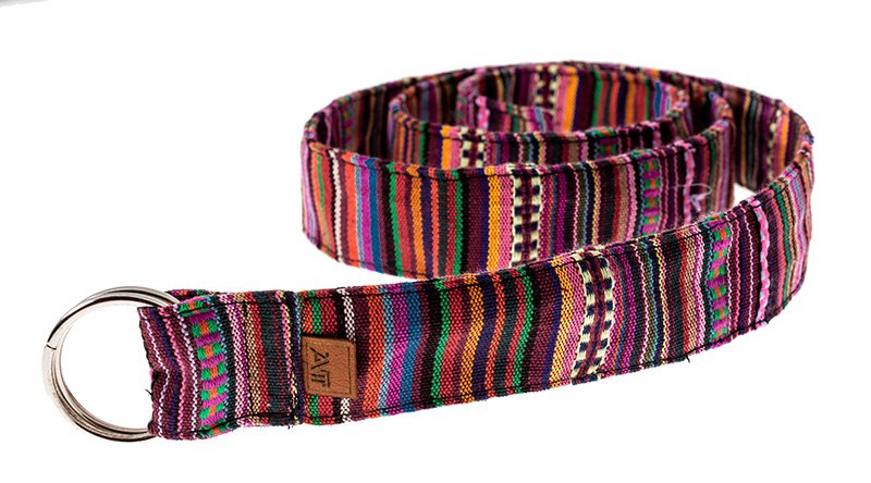 Bælte i skønt farvedesign med dobbelt-ring spænde