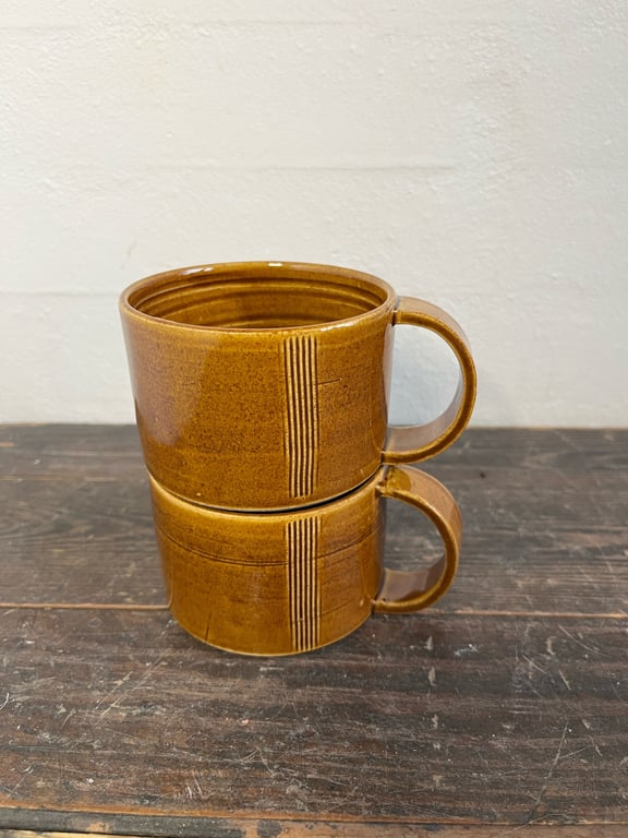 Kop med hank, brændt karry