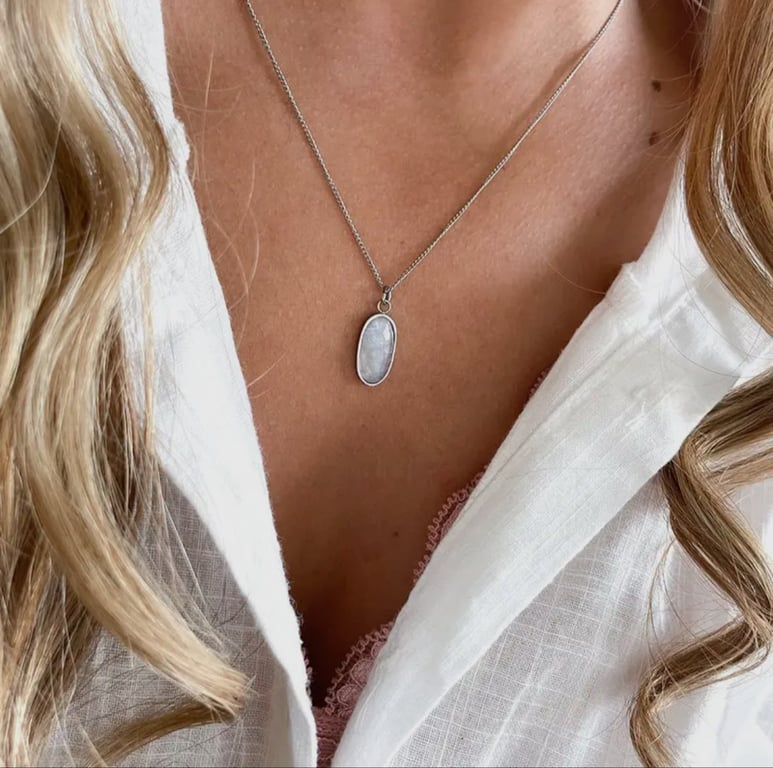 I AM Peaceful - Månesten halsæde Sølv