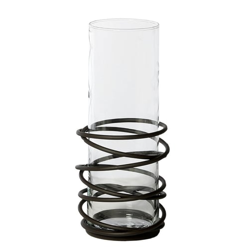 Højt, klart glas med en dekorativ sort spiralformet metalramme omkring midten. (1)