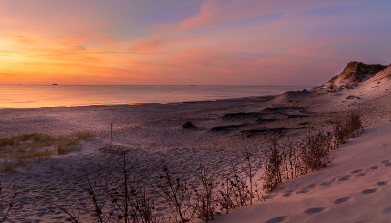 En lyserød sky over Gammel Skagen en smuk sommeraften lige efter solnedgang