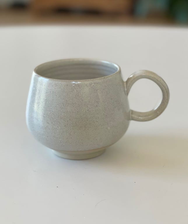 Buttet keramik kop, silkemat beige