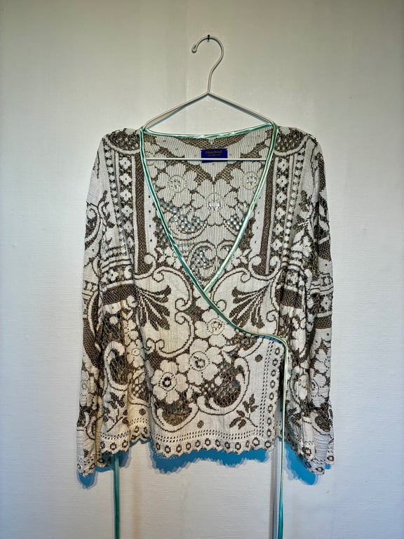 Winnie-bindebluse i hæklet dug billede 4