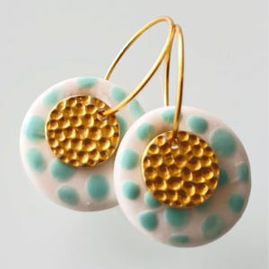 Øreringe, turkise prikker – produktbillede