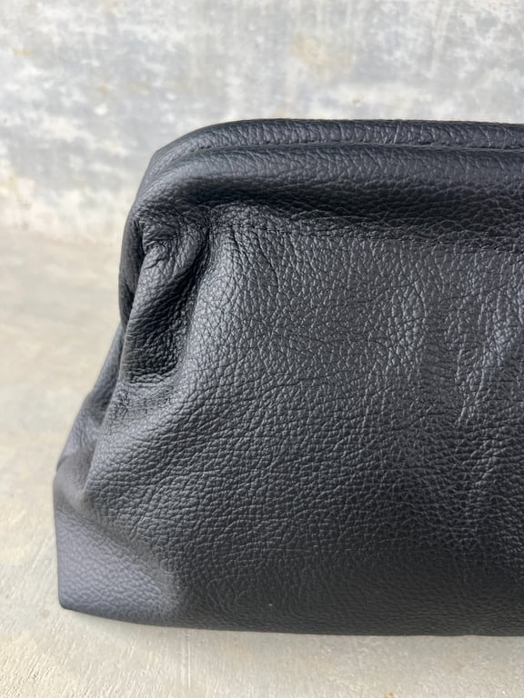Clutch i sort skind