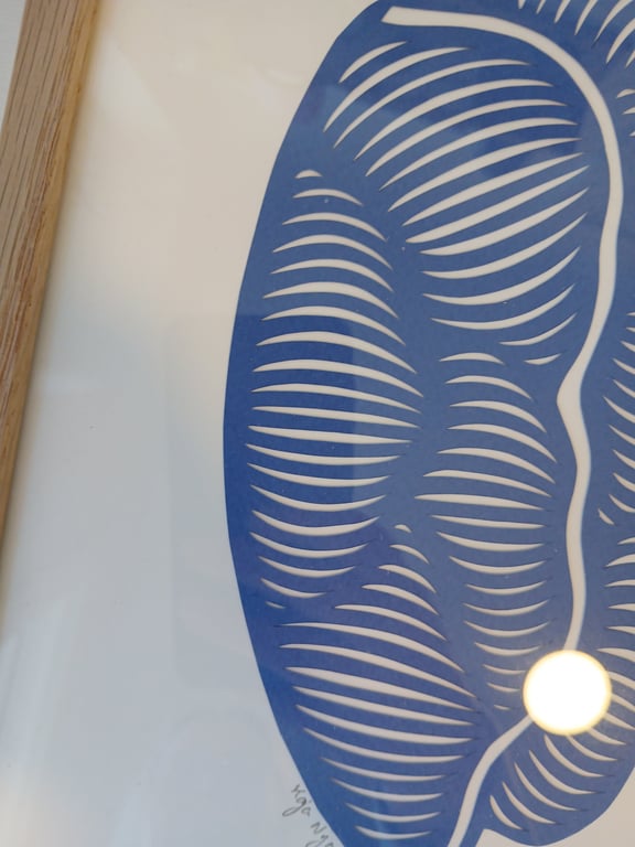 A4 papercut, kongeblå, indrammet  billede 3