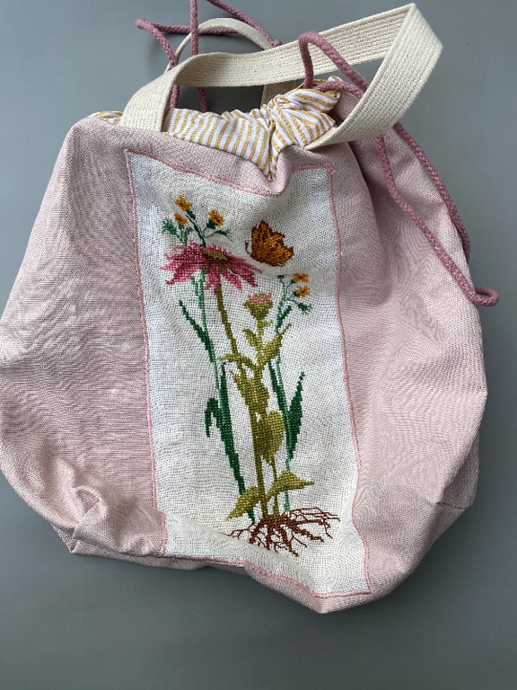 Blomster og sommerfugl