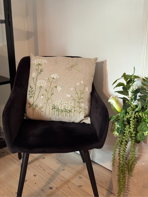 2052-1 Wild on purpose square ca. 45 x 45 cm.