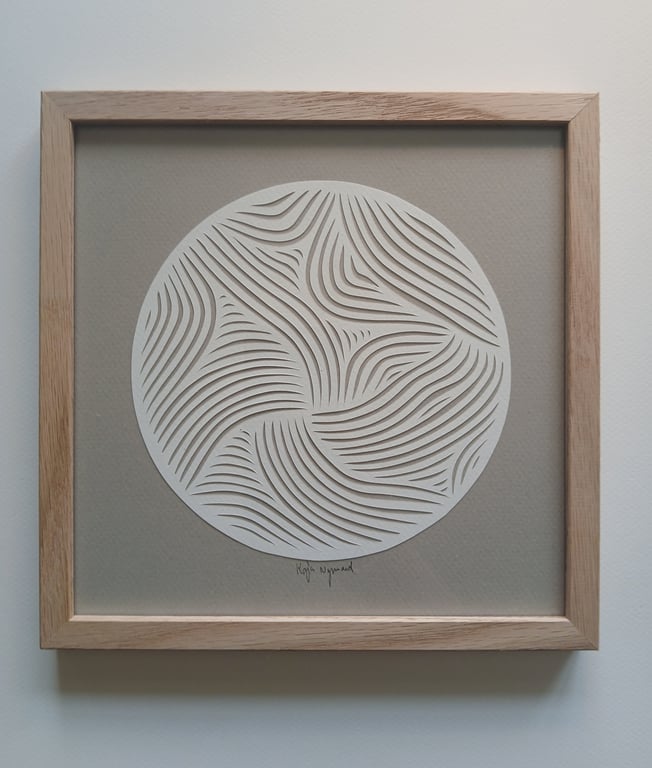 20x20cm papercut, beigegrå, indrammet 