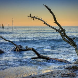 Troldehøj strand ved Fakse Ladeplads lige efter solnedgang – produktbillede