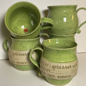 Krus med tekst - Jeg er i øjeblikket ude af drift – produktbillede