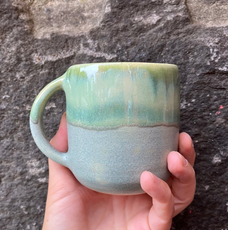 Hånddrejet kop med hank billede 3