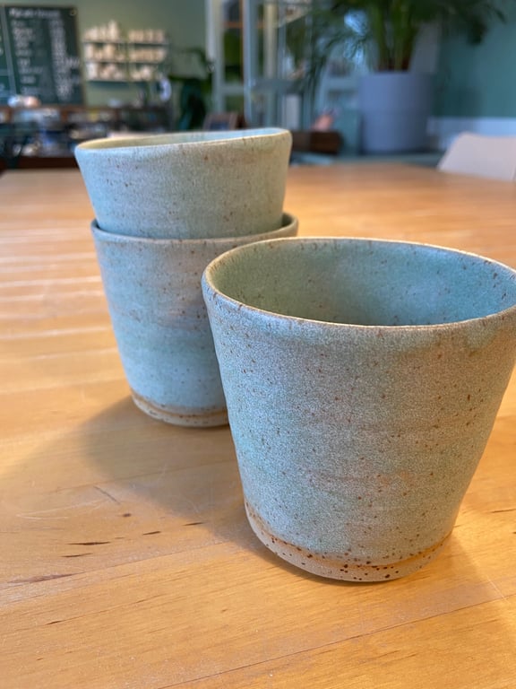 Hånddrejet keramik kop - stentøjsler billede 3