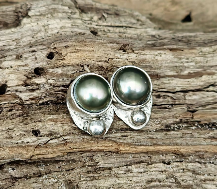 Unika grønne perle ørestikker.