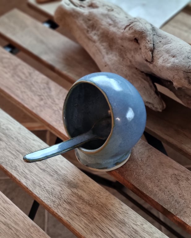 Saltkar -  blågrøn med ske, 9 cm