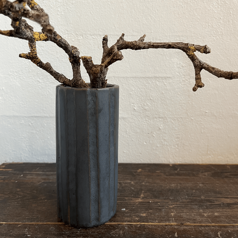 Vase, med grafitgrå glasur