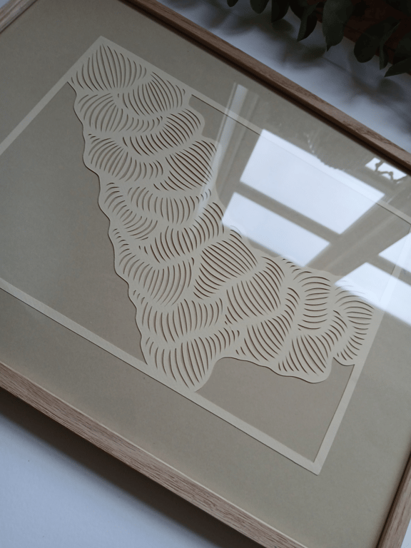 A3 papercut, beige, indrammet  (2)