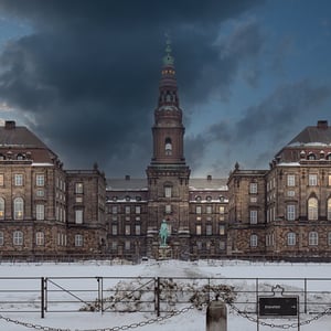 Vinterens stilhed over Magtens Center – produktbillede