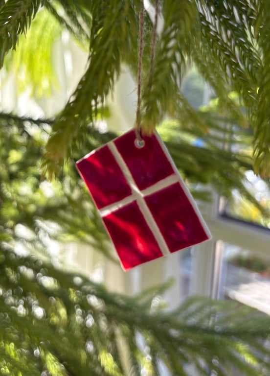 Porcelænsflag til ophæng | Servietring til fødselsdag