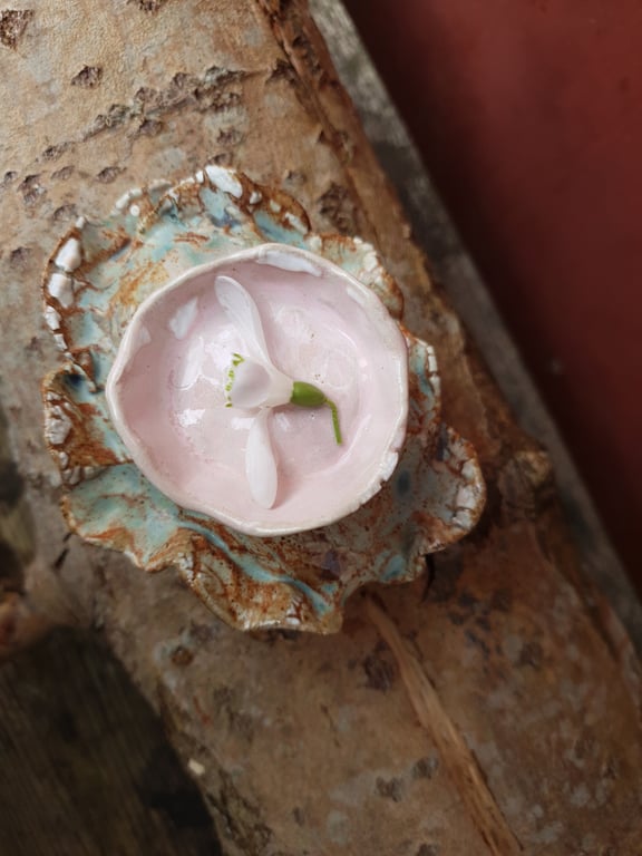 Lille håndformet skulpturel skål billede 5