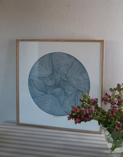 50x50cm papercut, dueblå, indrammet