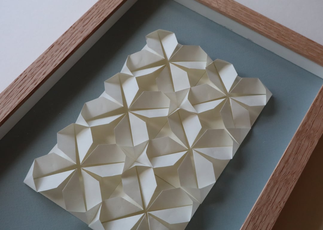 A4, Foldet værk, dueblå, indrammet  (3)